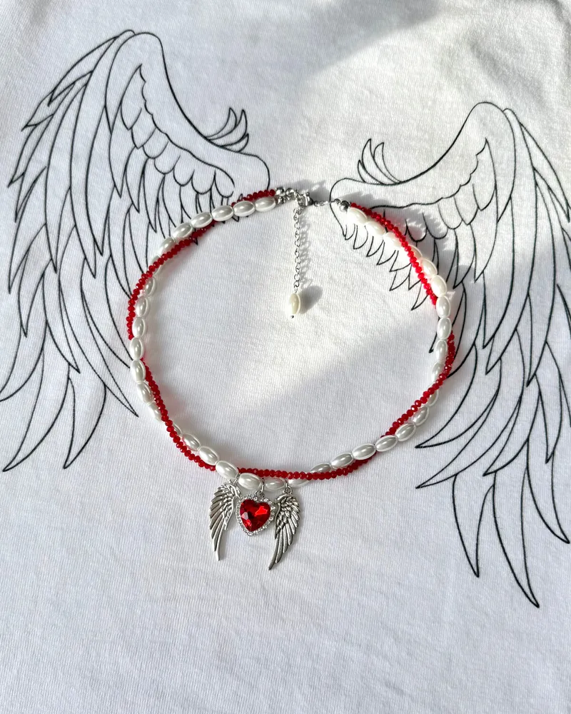 Колье «Cupid’s heart» — колье ручной работы из бусин